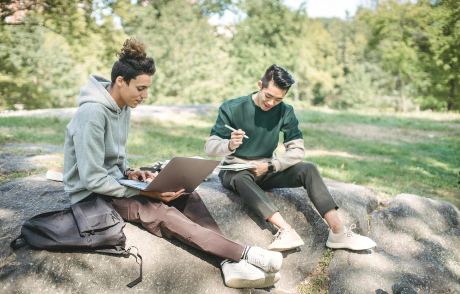 Команда Minduryx за работой над проектом брендинга